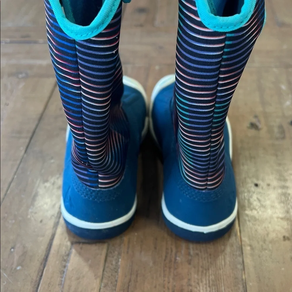 Plae Thandi titanium quartz waterproof winter boots kids size 8 blue stripes